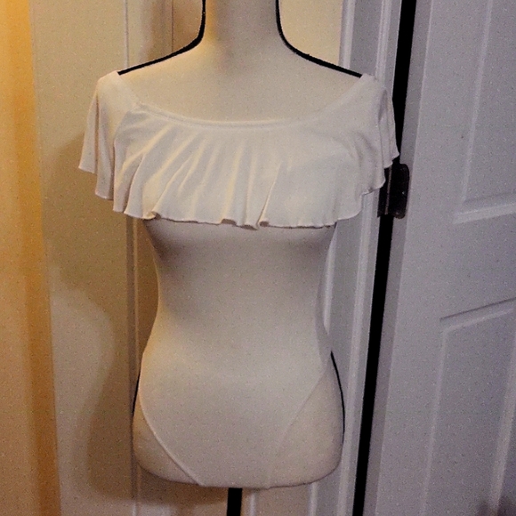 Great Gently Preworn White Express Bodysuit with Ruffled Top Snap Crotch XS - Picture 1 of 7